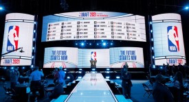 NBA费城76人队签下湖人旧将马利克-威廉姆斯，增强锋线实力